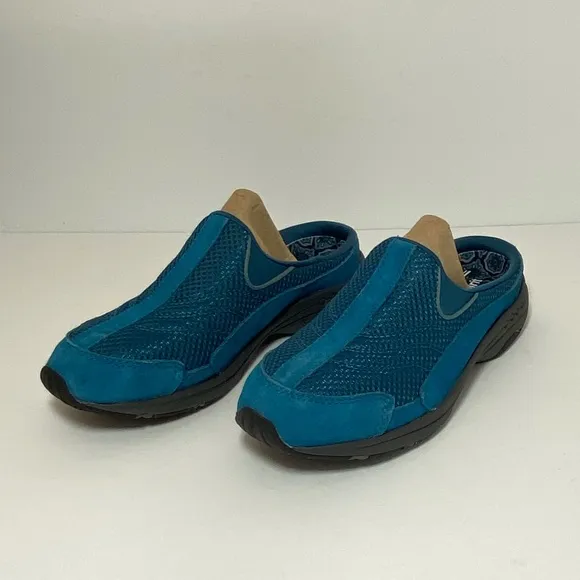 NWOT Easy Spirit Women's Size: 6.5