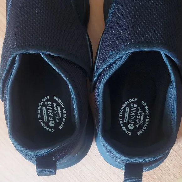 NWOT Fitville Marca Hook Loop Velcro Strap Laceless Women's size 8W