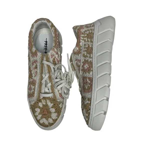 NWOT Free People Catch Me If You Can Embroidered Sneakers 39