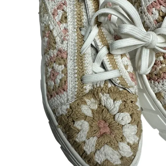 NWOT Free People Catch Me If You Can Embroidered Sneakers 39