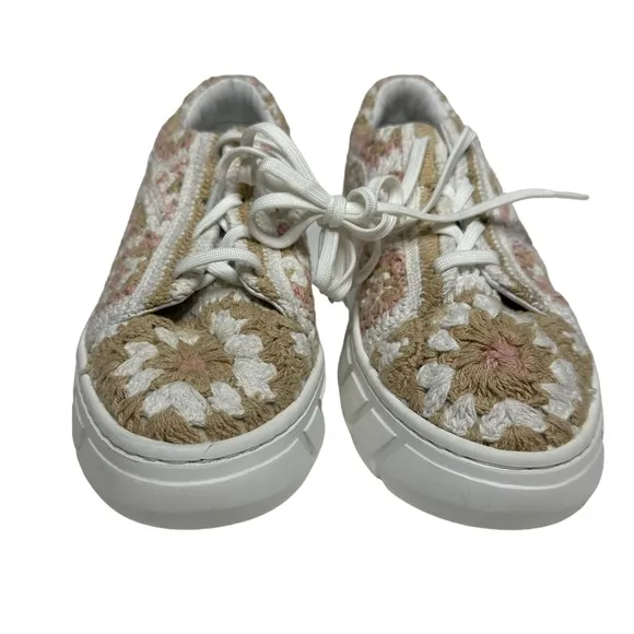 NWOT Free People Catch Me If You Can Embroidered Sneakers 39
