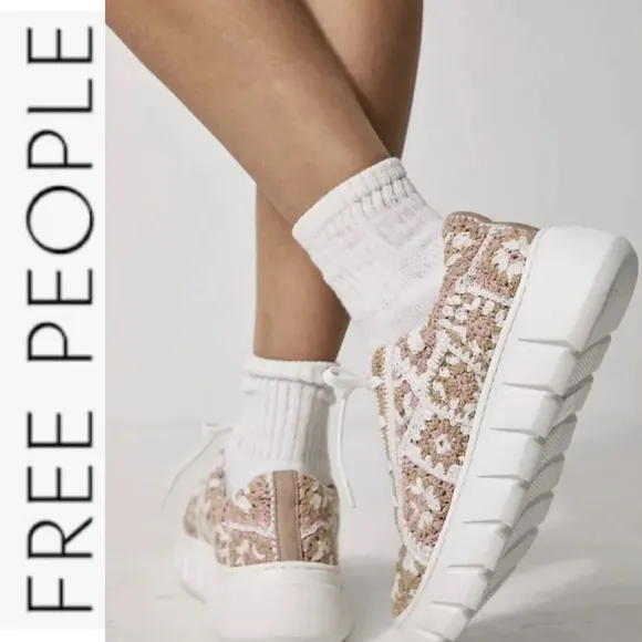 NWOT Free People Catch Me If You Can Embroidered Sneakers 39