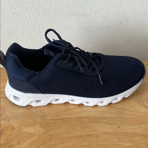 NWOT Nautica Men's Navy Sneakers