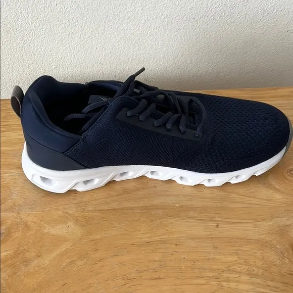 NWOT Nautica Men's Navy Sneakers