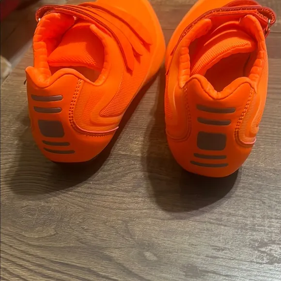NWOT Orange cycling  Shoes