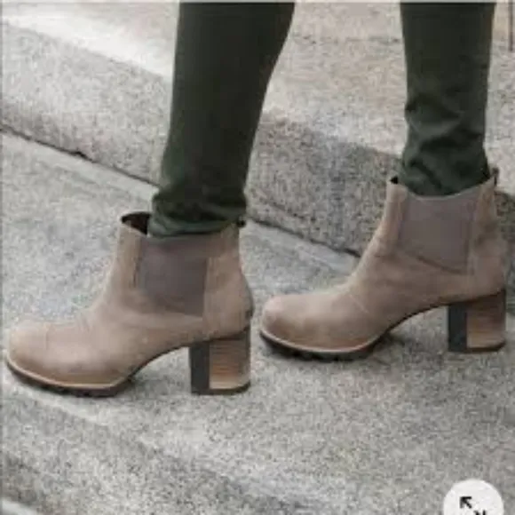 NWOT Sorel Addington Chelsea Boots