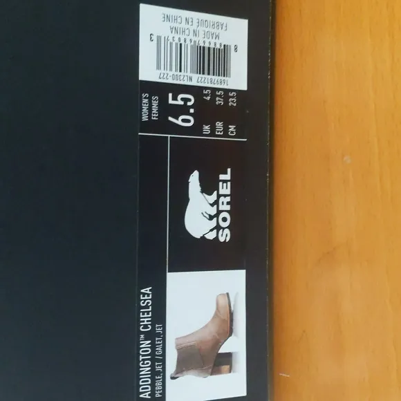 NWOT Sorel Addington Chelsea Boots