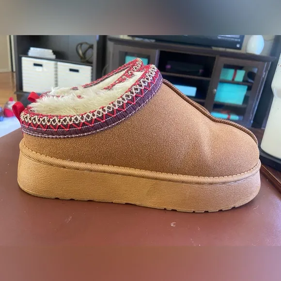 NWOT Suede Platform Slippers Clogs Fur Fleece Lined Anti-Slip Shoe size 9