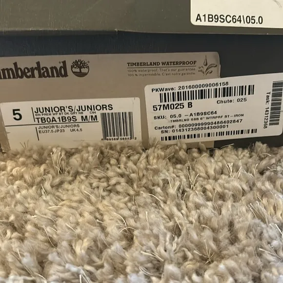 NWT 6in dark gray Timberland size 5 juniors