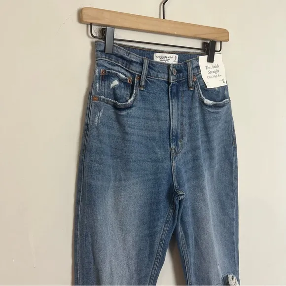 NWT ABERCROMBIE- Curve Love Ultra High Rise Ankle Straight Jean Distressed Denim