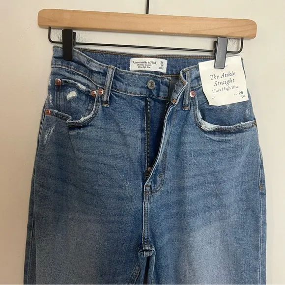 NWT ABERCROMBIE- Curve Love Ultra High Rise Ankle Straight Jean Distressed Denim