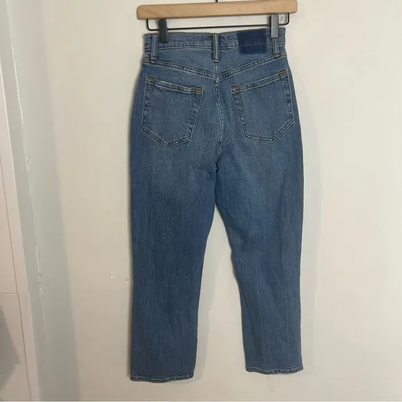 NWT ABERCROMBIE- Curve Love Ultra High Rise Ankle Straight Jean Distressed Denim