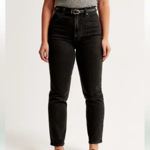NWT Abercrombie Curve Love Ultra High Rise Ankle Straight Jean
