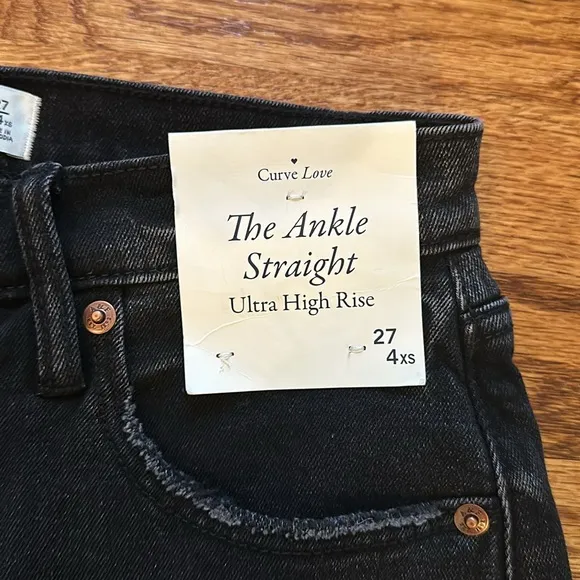 NWT Abercrombie Curve Love Ultra High Rise Ankle Straight Jean