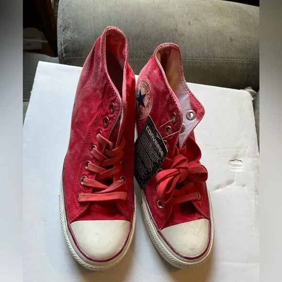 NWT: Converse Women's Red high heel Sneakers