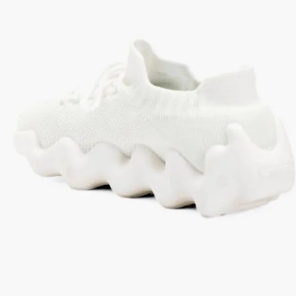 NWT in Box Gorgeous BERNIE MEV 38 (7-7.5 US) Davin Comfort white Chunky Sneakers