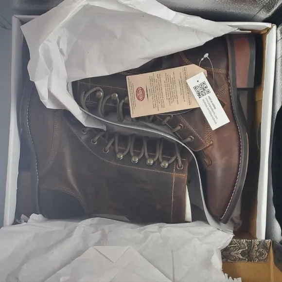 NWT Laredo women's Sara Rose tan leather cowboy boots. Size 7.
