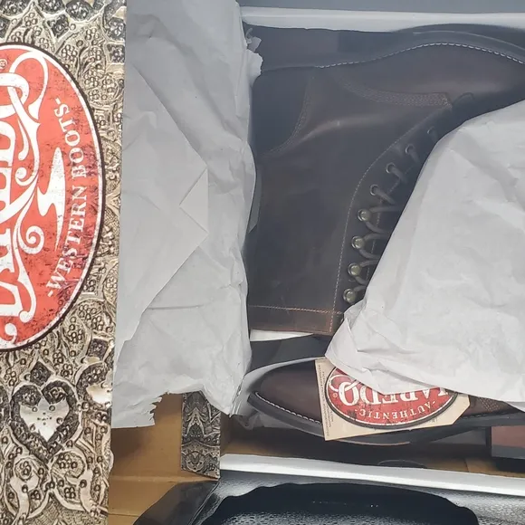 NWT Laredo women's Sara Rose tan leather cowboy boots. Size 7.
