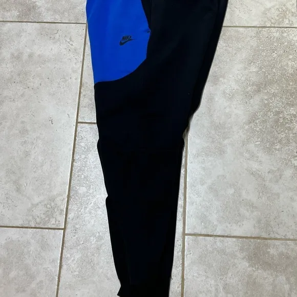NWT Nike Sportswear Tech Fleece Men's Jogger SLIM FIT regular length CU4495 017