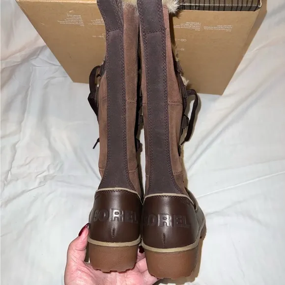 NWT SOREL Waterproof Leather Faux Fur Insulated  Lace Up Hiking / Winter Boots