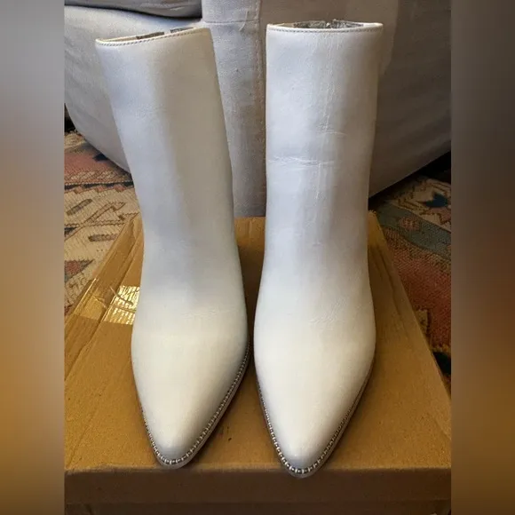 NWT Steve Madden Olga boots