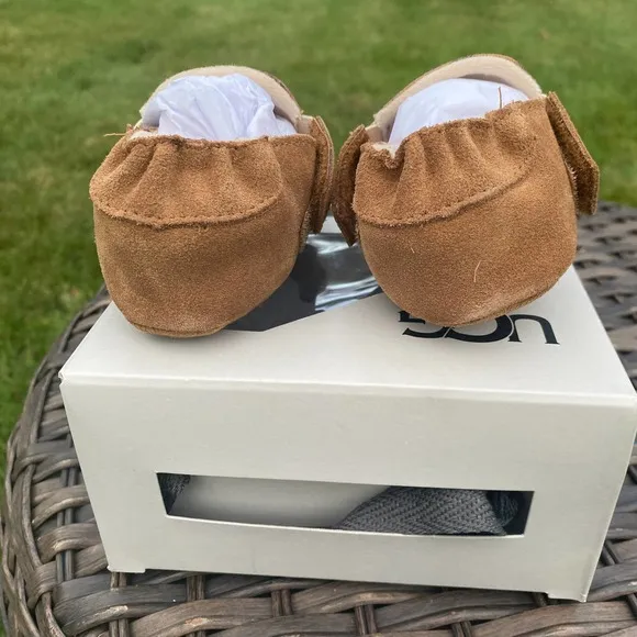 NWT/NIB UGG Logo Print Roos Crib Shoes in Chestnut (Size 0-6 &amp; 12-18 Months)