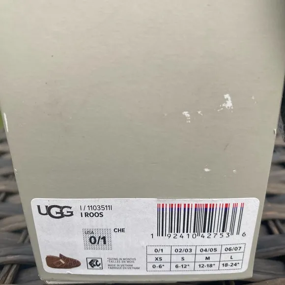 NWT/NIB UGG Logo Print Roos Crib Shoes in Chestnut (Size 0-6 &amp; 12-18 Months)