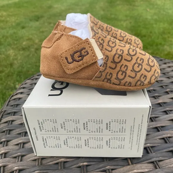 NWT/NIB UGG Logo Print Roos Crib Shoes in Chestnut (Size 0-6 &amp; 12-18 Months)