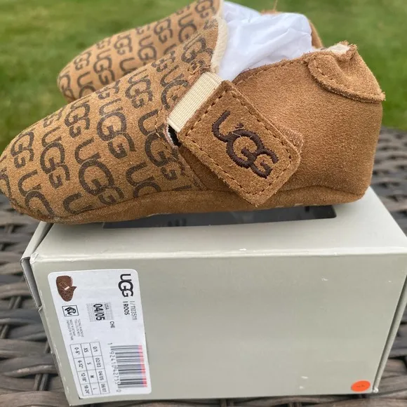 NWT/NIB UGG Logo Print Roos Crib Shoes in Chestnut (Size 0-6 &amp; 12-18 Months)
