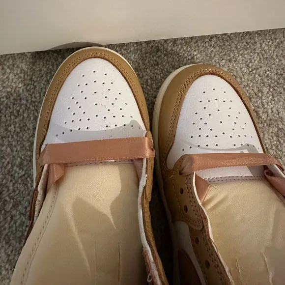 NWTS!!  Nike Jordan 1 Retro High OG Sneakers ROSE GOLD RIBBON LACES - Kid Size 3