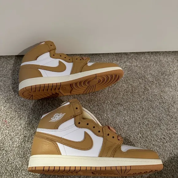 NWTS!!  Nike Jordan 1 Retro High OG Sneakers ROSE GOLD RIBBON LACES - Kid Size 3