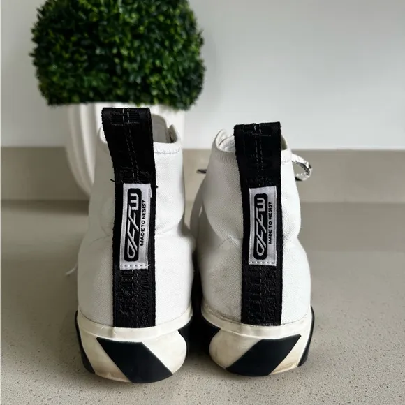 Off-White Mid Top size 42