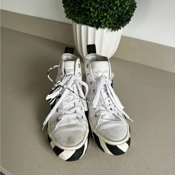 Off-White Mid Top size 42