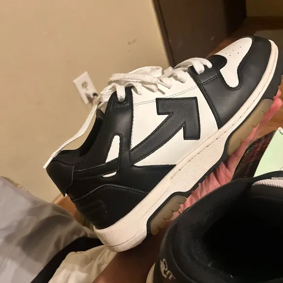 Off white out of office size size 12