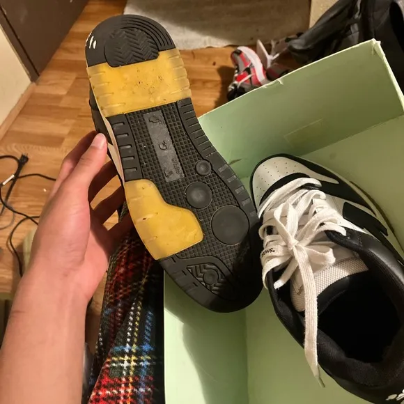 Off white out of office size size 12
