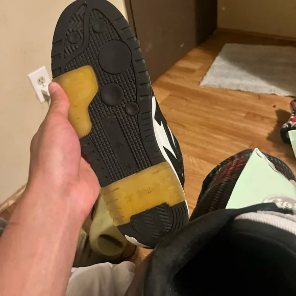 Off white out of office size size 12