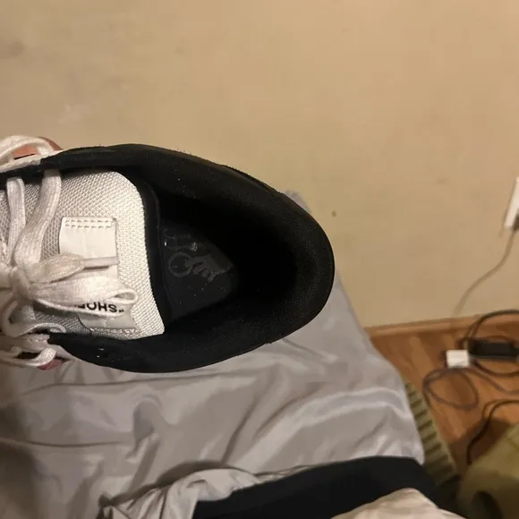 Off white out of office size size 12