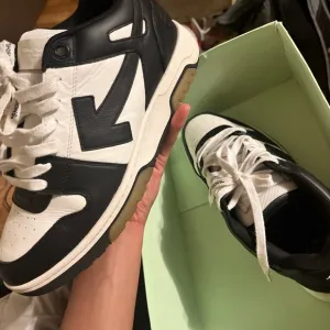 Off white out of office size size 12