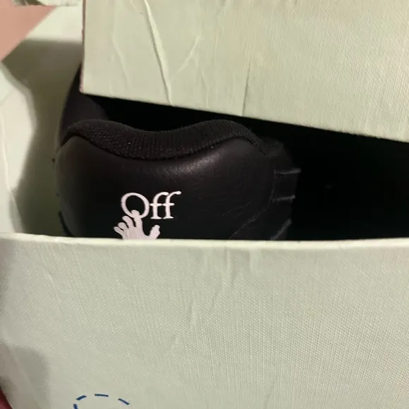 Off white out of office size size 12