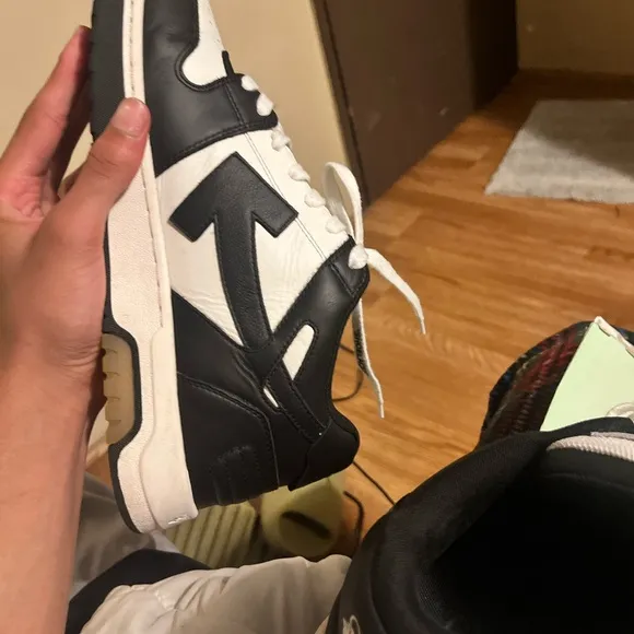 Off white out of office size size 12