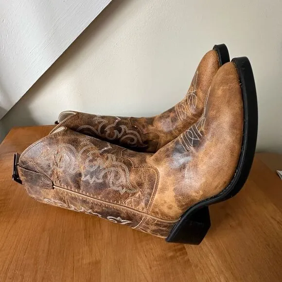 Old West cowboy Kids' 8&quot; Round Toe Boots - Distressed Brown