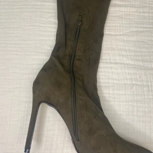 Oliya Green Stiletto 4 Inch Knee High Pointy Toe Boots Size 10