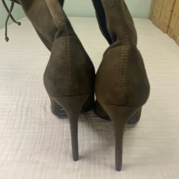 Oliya Green Stiletto 4 Inch Knee High Pointy Toe Boots Size 10