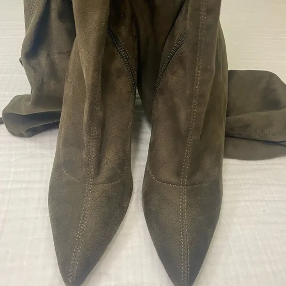 Oliya Green Stiletto 4 Inch Knee High Pointy Toe Boots Size 10