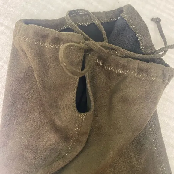 Oliya Green Stiletto 4 Inch Knee High Pointy Toe Boots Size 10
