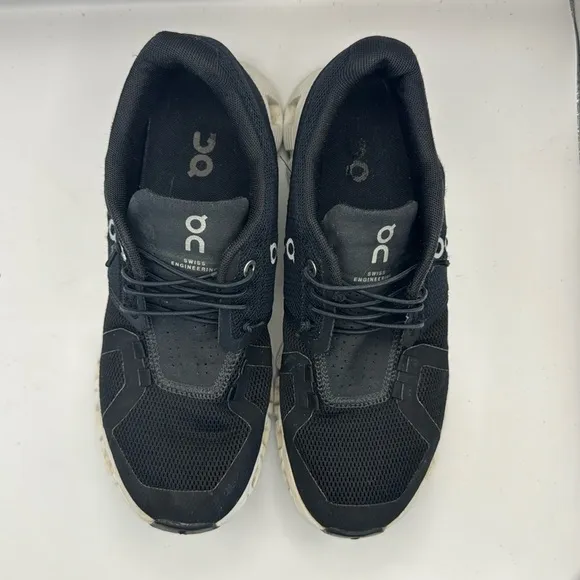 On Cloud 5 Women’s Size 7 Black White Athletic Running Shoes Speed Laces Slip On