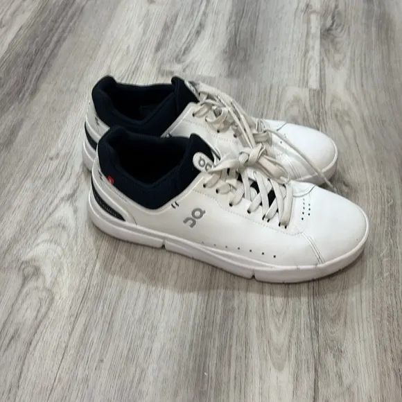 On Running The Roger Advantage White Men's Sneakers size 8 men