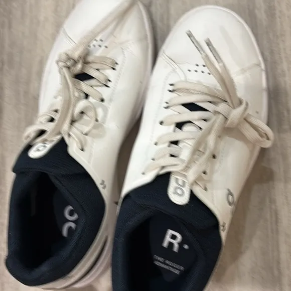 On Running The Roger Advantage White Men's Sneakers size 8 men