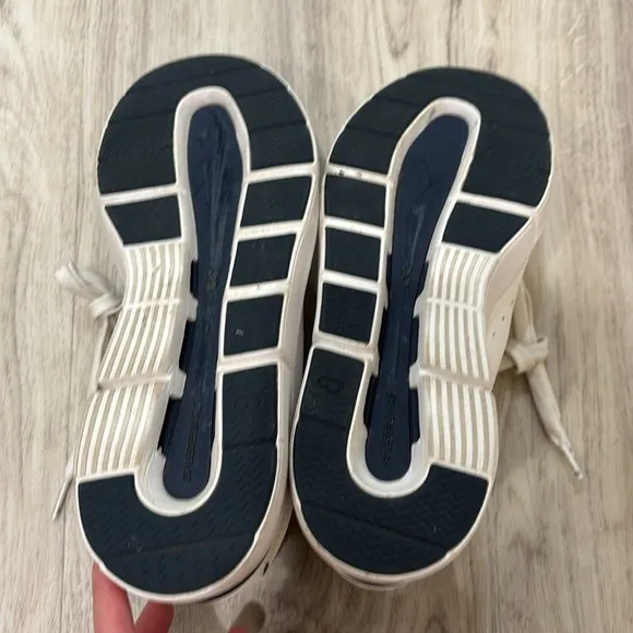 On Running The Roger Advantage White Men's Sneakers size 8 men