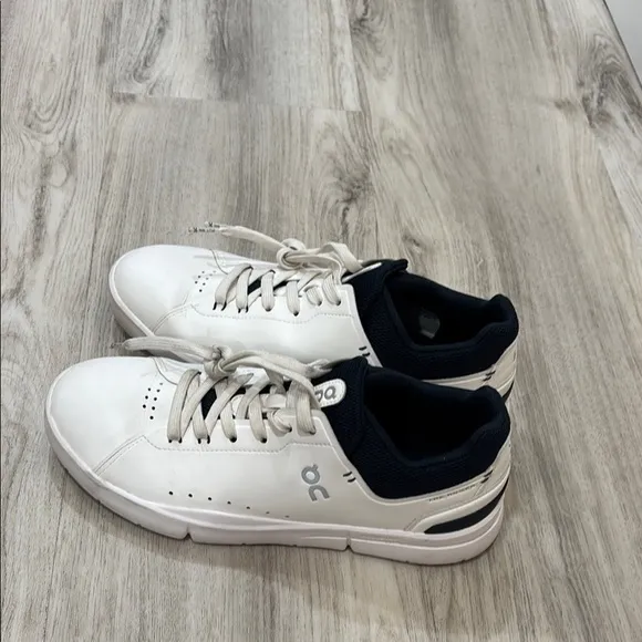 On Running The Roger Advantage White Men's Sneakers size 8 men